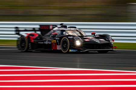 Ciężki wyścig na torze Fuji dla TOYOTA GAZOO Racing