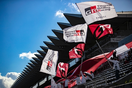 Ciężki wyścig na torze Fuji dla TOYOTA GAZOO Racing
