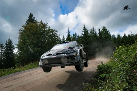 Sébastien Ogier v dramatickom finále domáceho podujatia Rely Fínsko vybojoval víťazstvo tímu TOYOTA GAZOO Racing World Rally Team