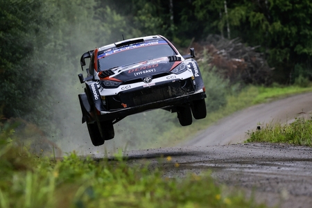 Sébastien Ogier v dramatickom finále domáceho podujatia Rely Fínsko vybojoval víťazstvo tímu TOYOTA GAZOO Racing World Rally Team
