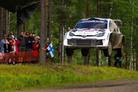 Sébastien Ogier v dramatickom finále domáceho podujatia Rely Fínsko vybojoval víťazstvo tímu TOYOTA GAZOO Racing World Rally Team