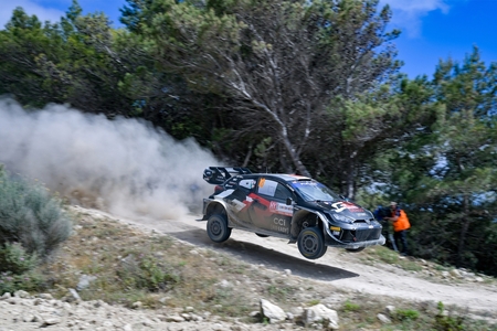 Rallye Sardinie: V dramatickému závěru skončila Toyota druhá