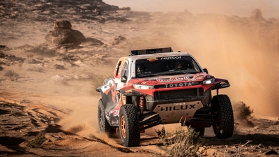  Rallye Dakar 2026: Soutěžní tým TOYOTA GAZOO Racing prokázal odolnost i rychlost v popředí závodního pole