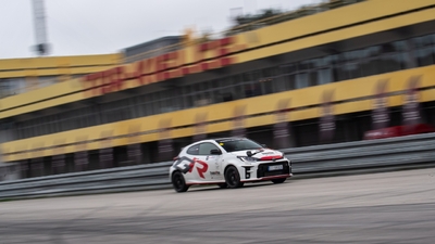 GR Yaris, GR Supra i klasyki Toyoty w akcji – finał TOYOTA GR CUP 2025 na Torze Kielce