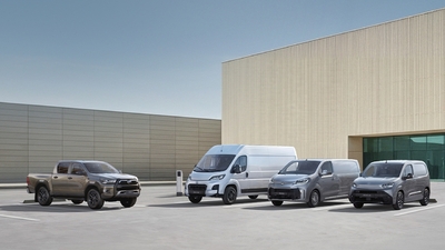 Samochody z gamy Toyota Professional w wyprzedaży rocznika. Rabaty nawet do 99 000 zł netto i szybki odbiór auta