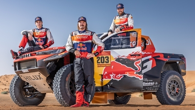 Toyota stawia na nowego DKR GR Hilux w sezonie 2026 – celem zwycięstwo w Rajdzie Dakar i mistrzostwo W2RC
