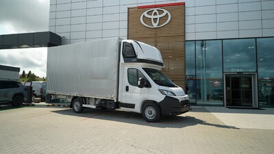 Toyota PROACE MAX z kabiną sypialną. Wysoki komfort podróżowania i ogromne możliwości transportowe