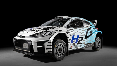Toyota GR Yaris Rally2 H2 Concept z wodorowym silnikiem spalinowym na odcinkach specjalnych Rajdu Finlandii