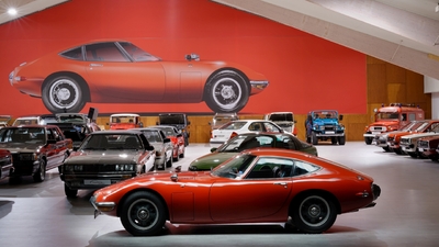 Kultowe Toyoty z filmów i seriali na specjalnej wystawie w muzeum Toyota Collection