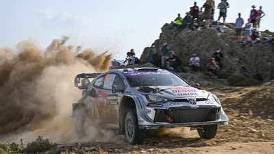 Trzy załogi w Toyotach GR YARIS Rally1 walczą o mistrzostwo WRC 2025