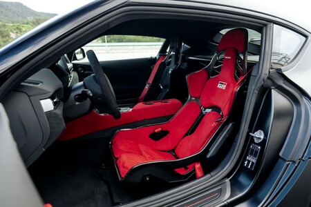 Toyota GR Supra przesuwa granice osiągów. Limitowane wersje specjalne A90 Final Edition oraz Lightweight EVO