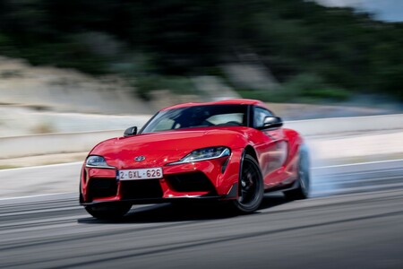 Toyota GR Supra przesuwa granice osiągów. Limitowane wersje specjalne A90 Final Edition oraz Lightweight EVO