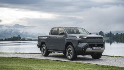 Nowa Toyota Hilux. Wydajne napędy, doskonałe możliwości terenowe i wnętrze inspirowane Land Cruiserem