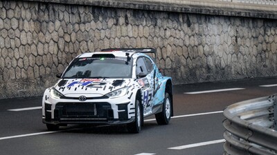 Wodorowy GR Yaris Rally2 H2 Concept na legendarnym torze w Monako. Za kierownicą Akio Toyoda