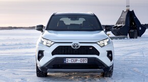 Toyota sprzedała w Polsce ponad 50 000 hybrydowych RAV4	