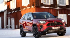 Toyota sprzedała w Polsce ponad 50 000 hybrydowych RAV4	