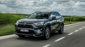 Toyota sprzedała w Polsce ponad 50 000 hybrydowych RAV4	