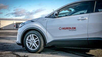 Kolejna polska firma tworzy flotę hybryd Toyoty. Ponad 40 hybrydowych SUV-ów w wynajmie długoterminowym KINTO ONE