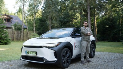 Z Toyota Charging Network po Europie. Arkady Fiedler rusza w podróż elektryczną Toyotą bZ4X