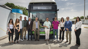 Autobus z wodorowym napędem Toyoty wozi pasażerów w Madrycie