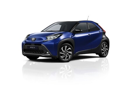 Aygo X z rocznika 2023. Nowy lakier Brass Gold i nowa wersja Selection 