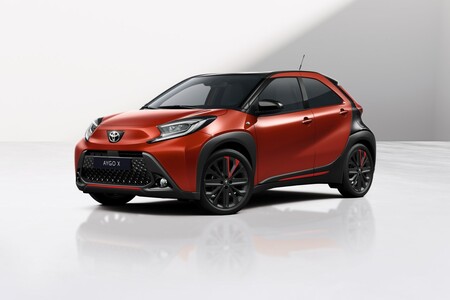 Aygo X z rocznika 2023. Nowy lakier Brass Gold i nowa wersja Selection 