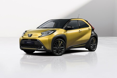 Aygo X z rocznika 2023. Nowy lakier Brass Gold i nowa wersja Selection 