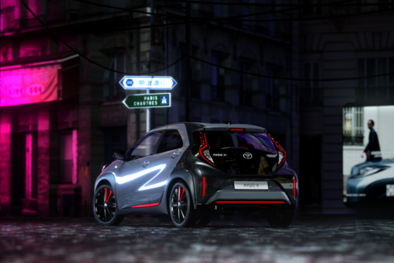 Toyota Aygo X UNDERCOVER. Nowa limitowana edycja miejskiego crossovera zadebiutowała na Paris Fashion Week