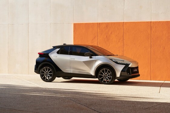 Nowa Toyota C-HR w wersji Plug-In Hybrid dołącza do oferty. Ceny od 189 900 zł