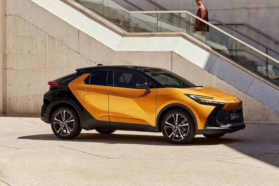 Toyota uruchamia program niskich rat miesięcznych KINTO ONE dla nowej Toyoty C-HR