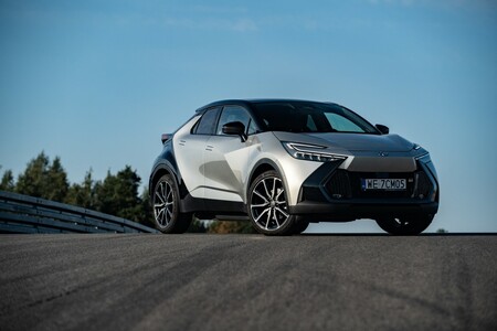 Toyota sprzedała już blisko 55 tys. hybryd w 2024 roku w Polsce. 85% aut marki z tym napędem