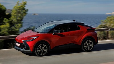 Toyota C-HR teraz z rabatem do 24 tys. zł. Oszczędne hybrydy i hybrydy plug-in w specjalnej ofercie