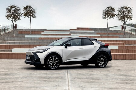 Toyota zarejestrowała ponad 20 tys. samochodów w dwa miesiące. W lutym aż sześć modeli w Top10 najczęściej rejestrowanych aut