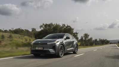 Nová Toyota C−HR+ má nepřehlédnutelný vzhled a špičkové schopnosti čistě elektrického pohonu