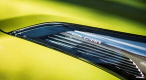 C-HR lime - local foto