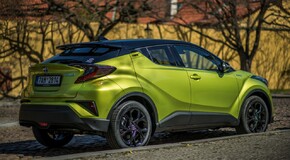 C-HR lime - local foto