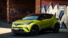 C-HR lime - local foto