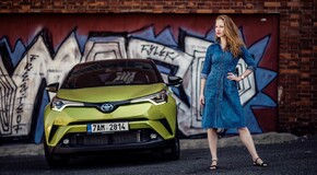 C-HR lime - local foto