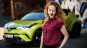 C-HR lime - local foto