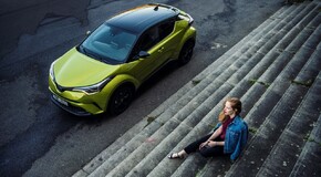 C-HR lime - local foto