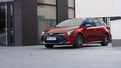 Polacy kupili ponad 81 tys. hybryd Toyoty w 2025 roku. Cztery modele z najwyższą sprzedażą w historii