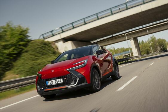  Červnový Toyota Víkend láká na nižší ceny hybridů a plug-in hybridů i novou Corollu Cross
