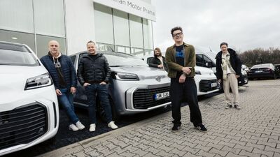 Toyota se spojila s Chinaski, zajišťuje flotilu na turné