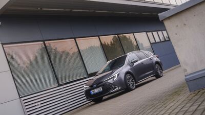 Toyota snižuje ceny oblíbených modelů, láká na zvýhodněnou nabídku zimních kol