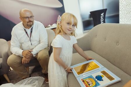 Mezinárodní úspěch: Čtyřletá česká malířka vyhrála v soutěži Toyota Dream Car 5000 dolarů