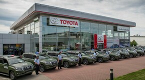 Policie ČR převzala prvních 12 terénních vozů Toyota Land Cruiser