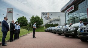 Policie ČR převzala prvních 12 terénních vozů Toyota Land Cruiser