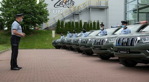 Policie ČR převzala prvních 12 terénních vozů Toyota Land Cruiser