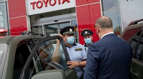 Policie ČR převzala prvních 12 terénních vozů Toyota Land Cruiser