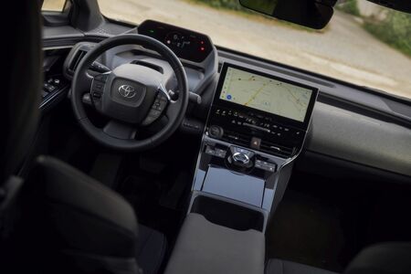 Toyota nadělila elektrickému bZ4X rychlejší nabíjení a větší pohodlí 